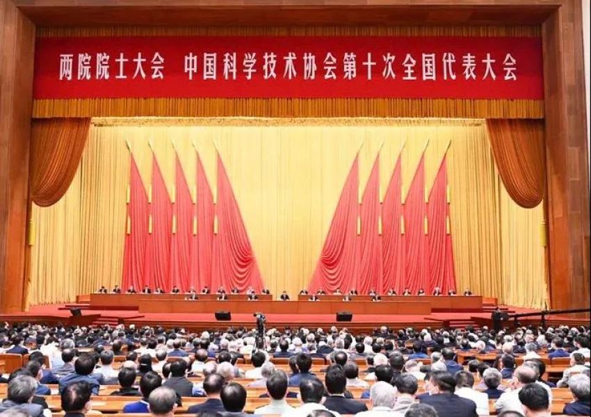 中国建筑学会修龙理事长、室内设计分会陈亮秘书长，参加中国科学技术协会第十次全国代表大会